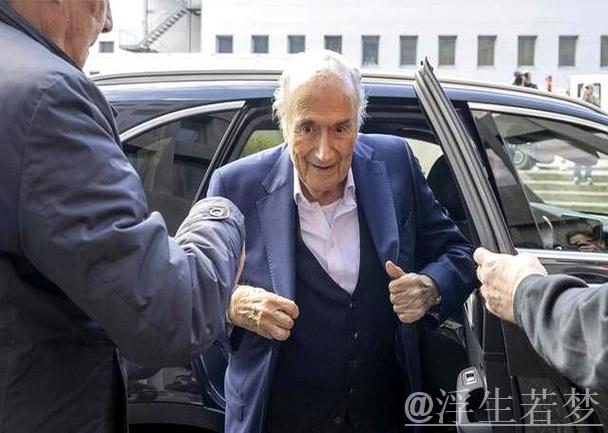 普拉蒂尼：FIFA拖欠我200万咨询费，布拉特轻松答应百万薪水要求